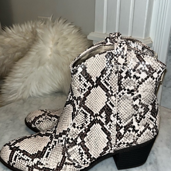 NEW! Style & Co Mykenna Western Snake Skin Ankle Boots - Picture 6 of 12